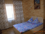 В каждом номере повышенной комфортности - санузел с душем, большая плазменная панель и двуспальная кровать.  Цена: 400 руб./час